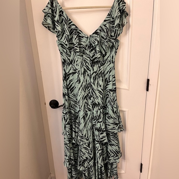 WAYF barely worn Maxi dress. - Picture 4 of 4